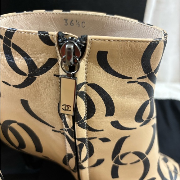 🆕 Chanel CC Runaway ankle boots👢 - Picture 6 of 13